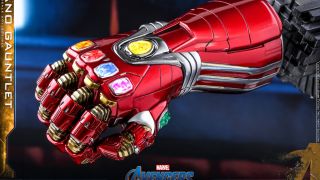 Hot Toys Quarter Scale Nano Gauntlet 012
