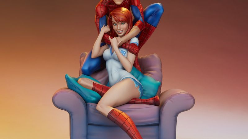 Spider Man and Mary Jane Statue 001