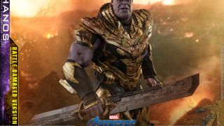 Hot Toys Damaged Thanos 010