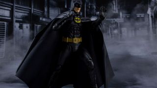 SH Figuarts 1989 Batman 004