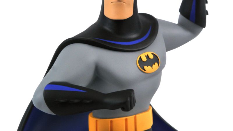 DST Batman with Batarang Bust 001