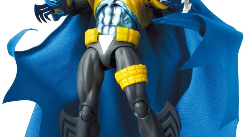 MAFEX Batman Knightfall Figure 011