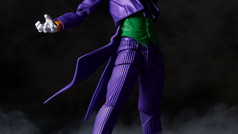 Revoltech Joker Figure 009