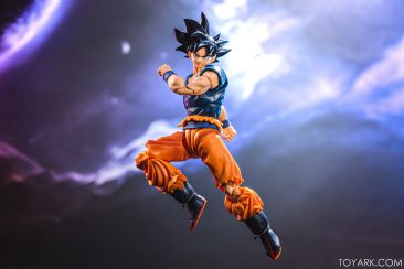 SHF UI Sign Goku 54