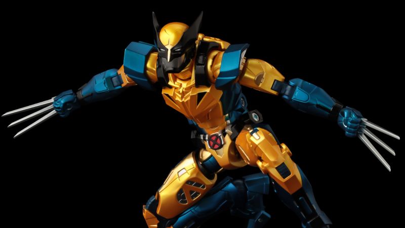 Fighting Armor Wolverine Figure 010