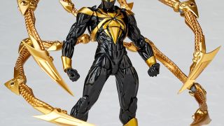 Revoltech Black and Gold Iron Spider 001