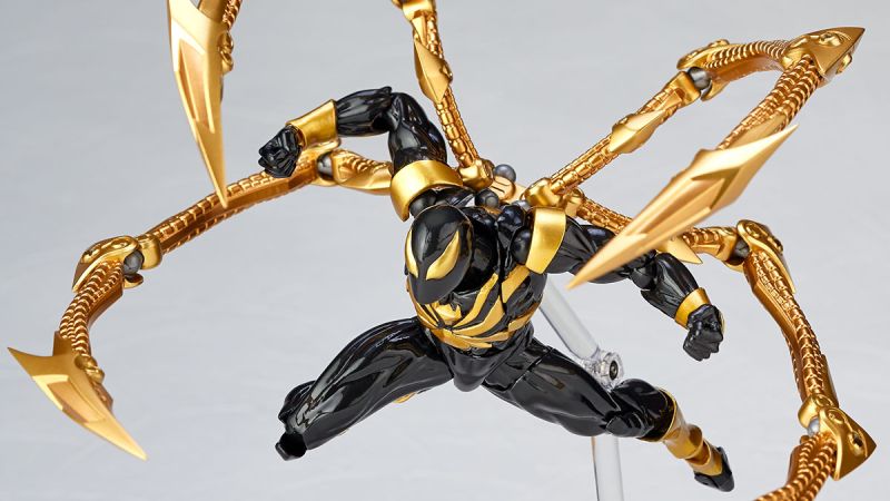 Iron Spider Black and Gold Revoltech 007