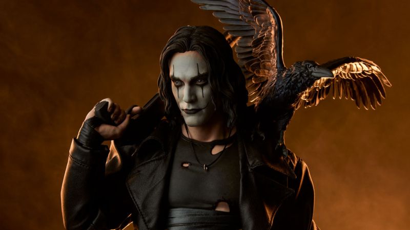 The Crow Statue Sideshow 002