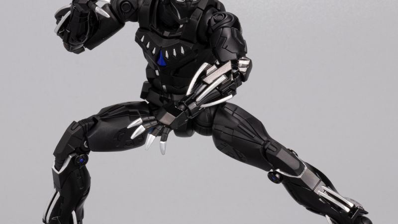 Fighting Armor Black Panther 004