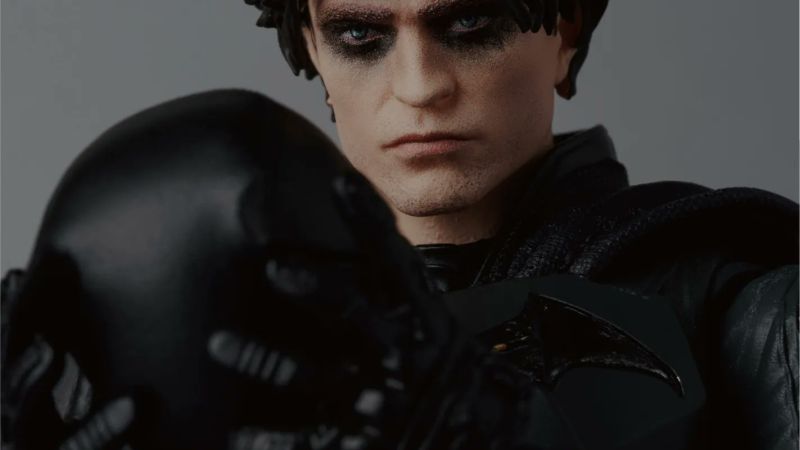 【7月中の出品予定】MAFEX THE BATMAN Amazon.com: Batman (2022): The Batman MAFEX Action Figure