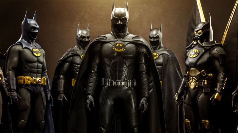 Hot Toys The Flash Batman Batsuit Collection