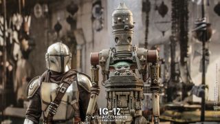 Hot Toys IG 12 with Accessories 005