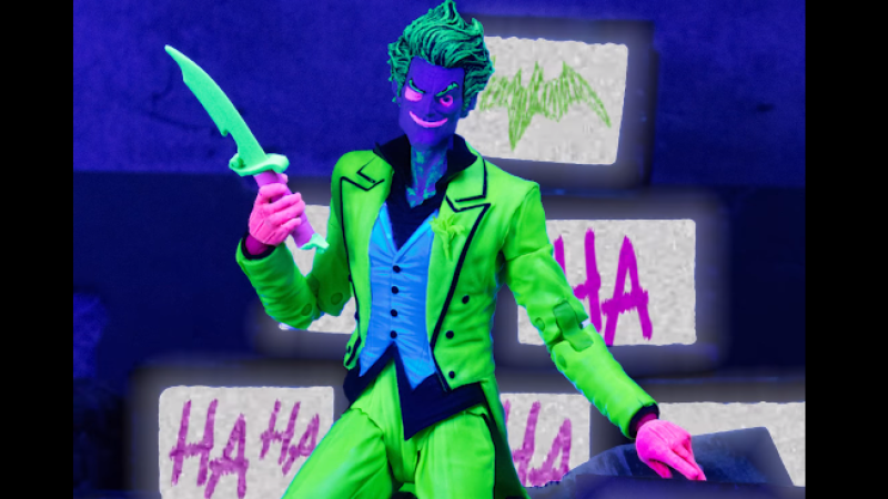 McFarlane DC Multiverse The Joker Black Light Edition 14