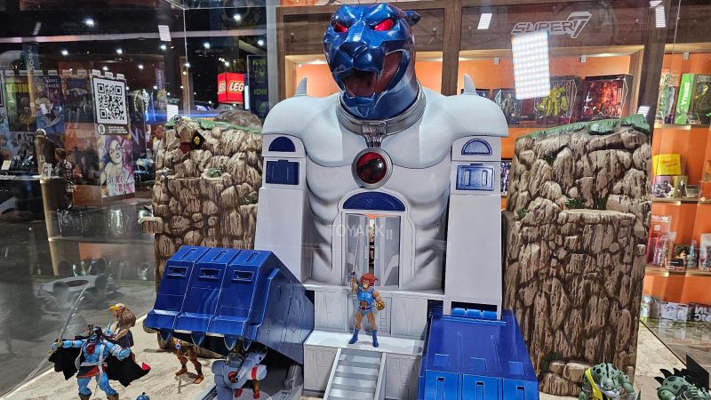SDCC 23 Super7 Cats Lair 008