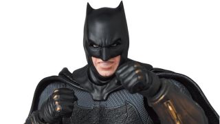 MAFEX ZSJL Batman 004