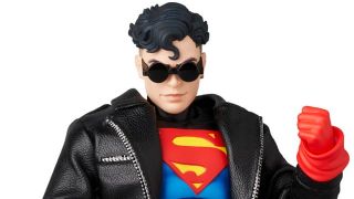 MAFEX Superboy 013