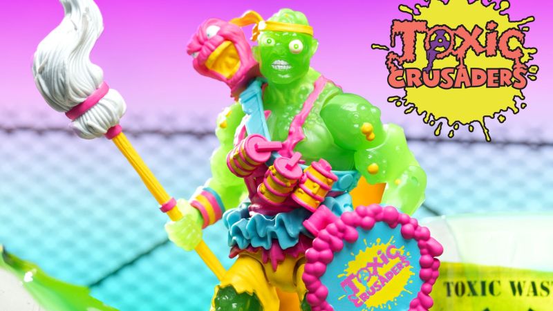 Super7 Toxie Slime Glow 002