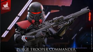 Hot Toys Purge Trooper Commander 014