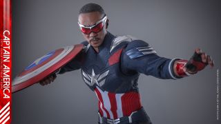 Hot Toys BNW Captain America 004