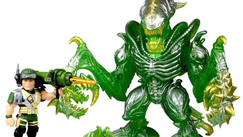Mondo Mantis Alien Deluxe 001