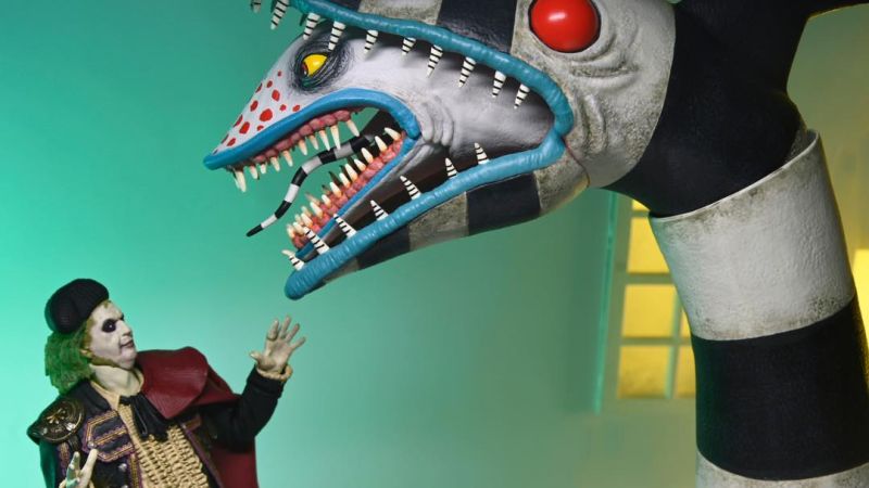 NECA Matador Beetlejuice and Sandworm 001
